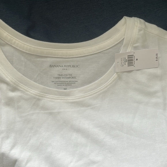 Banana Republic timeless tshirt - Picture 2 of 3